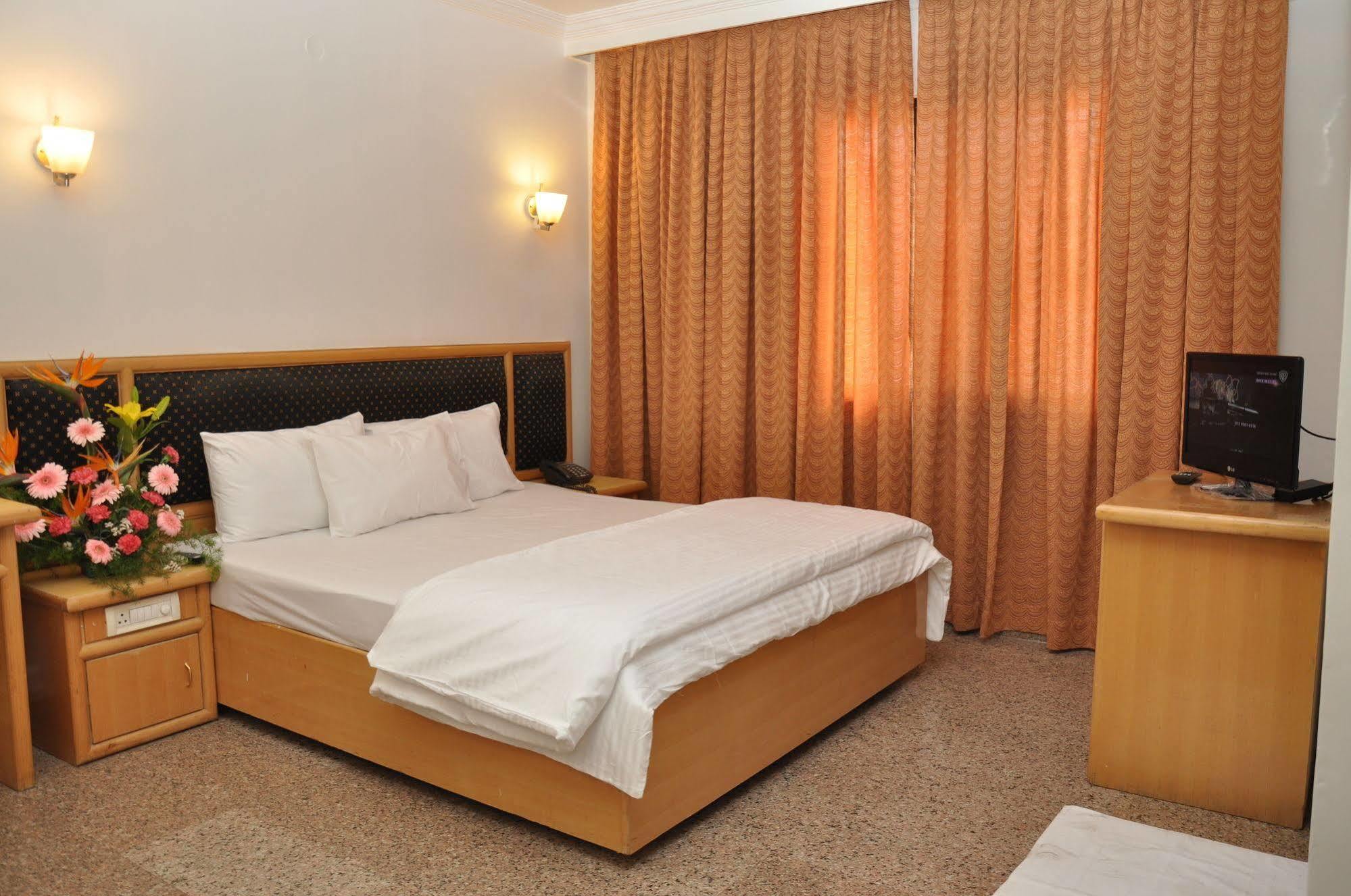 Oyo 539 Hotel Pearl Inn Bangalore Dış mekan fotoğraf