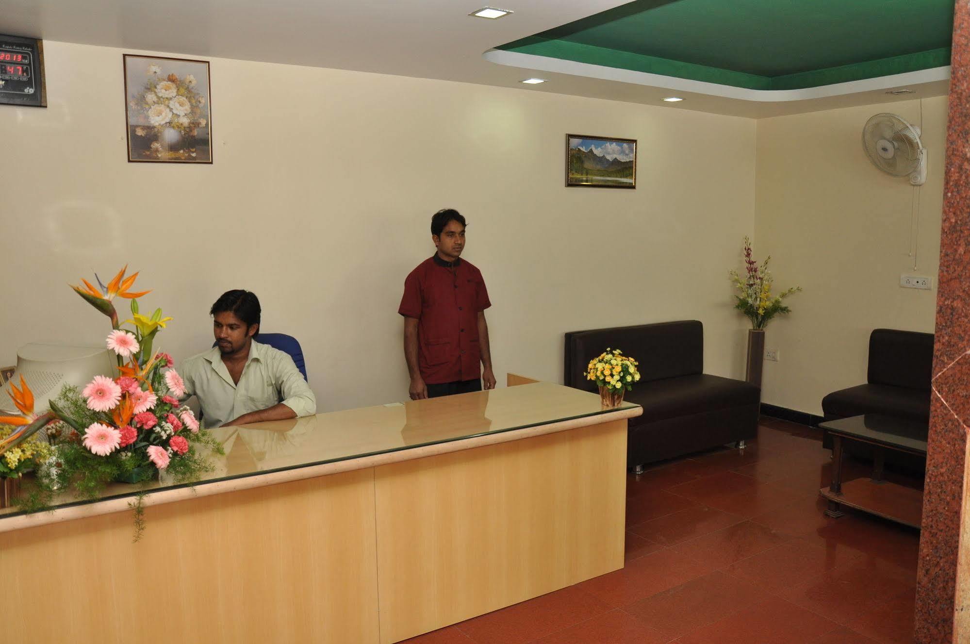 Oyo 539 Hotel Pearl Inn Bangalore Dış mekan fotoğraf